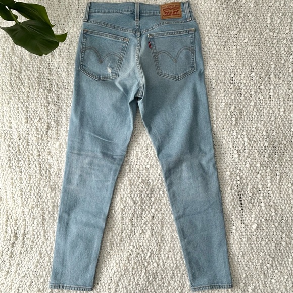 Levi’s Wedgie Skinny Light Wash Blue Jean Size 27 - Picture 3 of 5